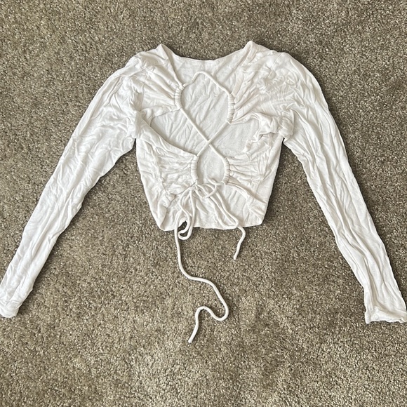 Cross back white long sleeve crop top - Picture 3 of 3